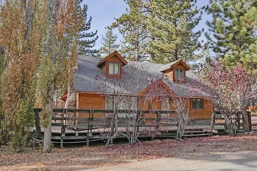 اتصالات 750 Stanford Avenue Cabin 
